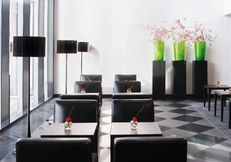 Mövenpick Hotel Stuttgart Airport