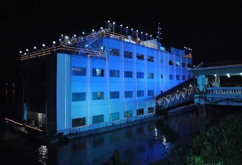 Отель Polo Floatel Kolkata
