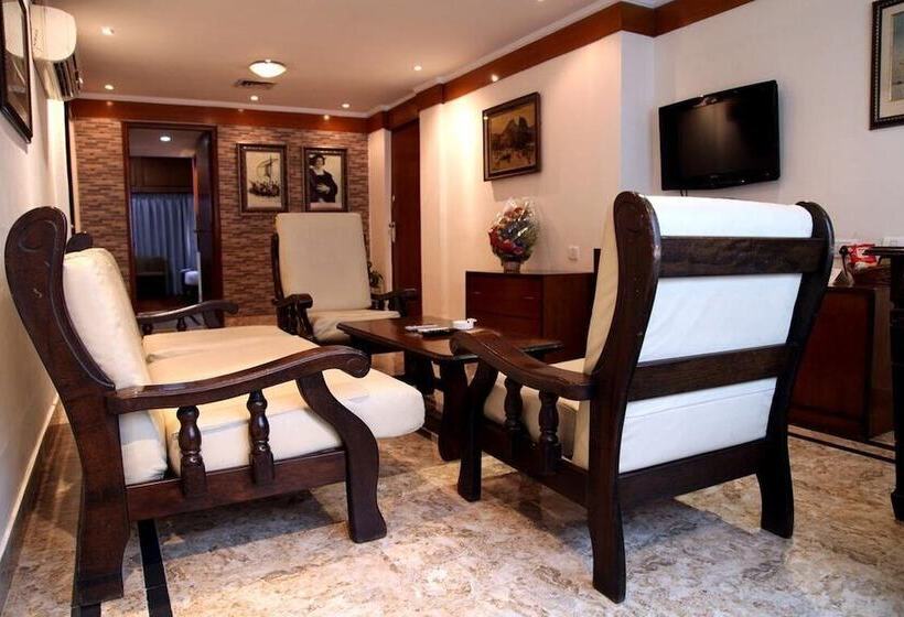 Отель Polo Floatel Kolkata