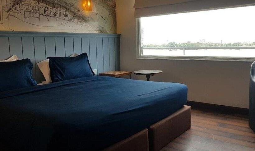 Отель Polo Floatel Kolkata