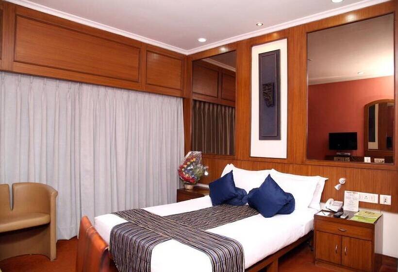 Отель Polo Floatel Kolkata