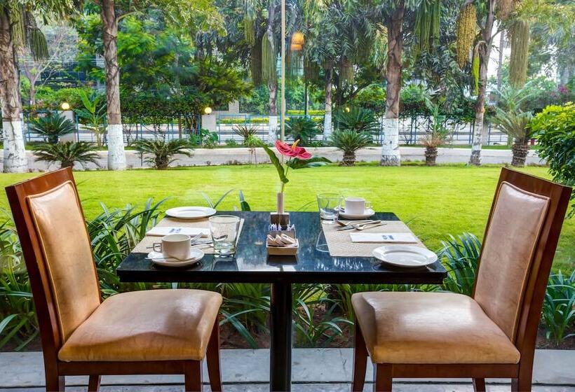 Отель Radha Hometel