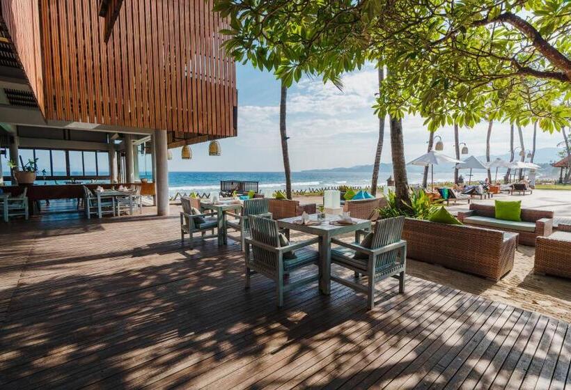 בית מלון כפרי Ramayana Candidasa Beach Resort