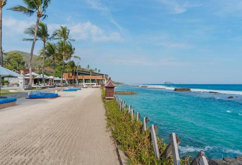 בית מלון כפרי Ramayana Candidasa Beach Resort