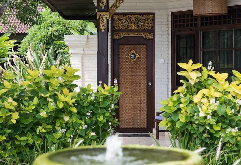 בית מלון כפרי Ramayana Candidasa Beach Resort