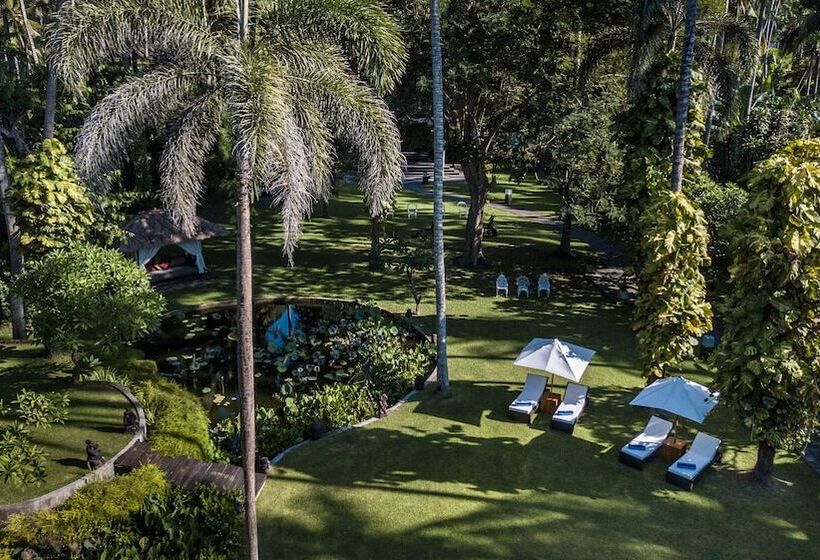 בית מלון כפרי Ramayana Candidasa Beach Resort