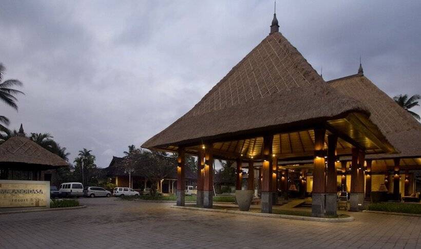 בית מלון כפרי Ramayana Candidasa Beach Resort