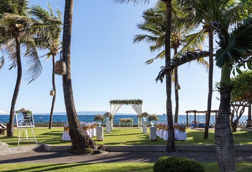 בית מלון כפרי Ramayana Candidasa Beach Resort