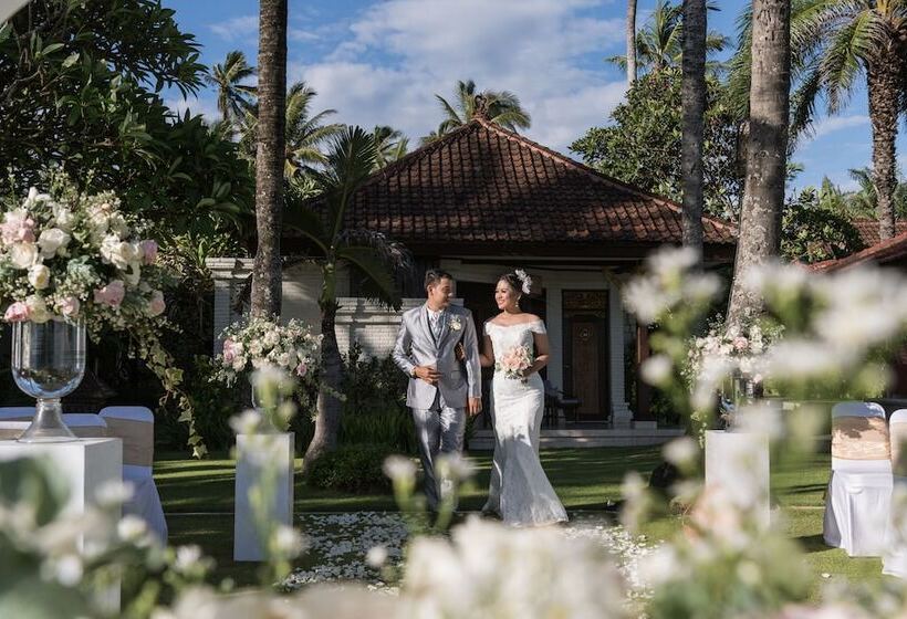 בית מלון כפרי Ramayana Candidasa Beach Resort