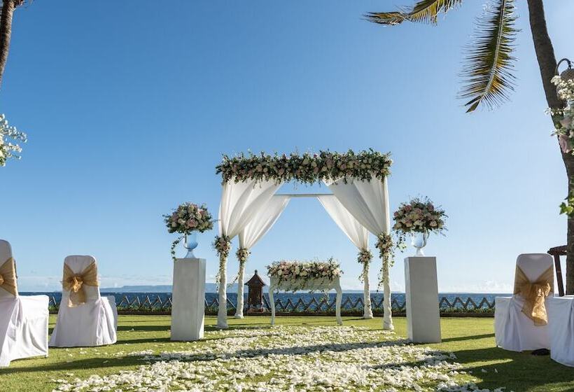 בית מלון כפרי Ramayana Candidasa Beach Resort