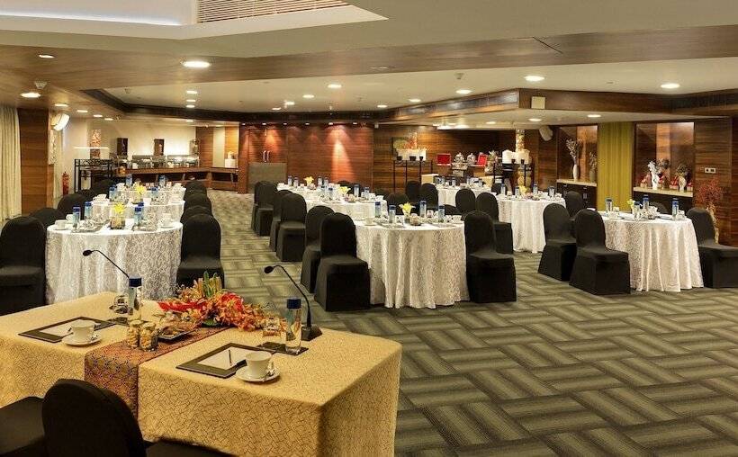 فندق Sahara Star