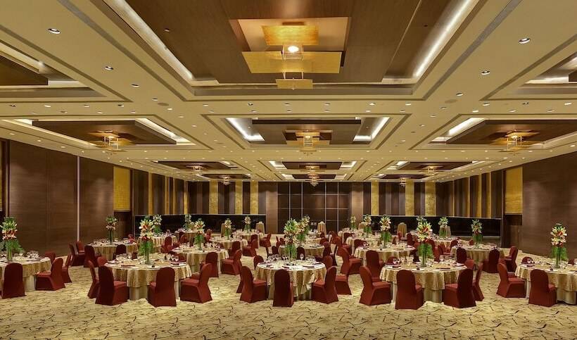 فندق Sahara Star