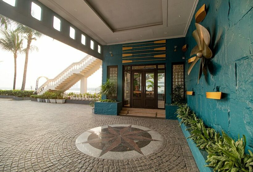 Отель Polo Floatel Kolkata