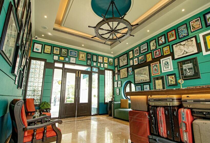 Отель Polo Floatel Kolkata