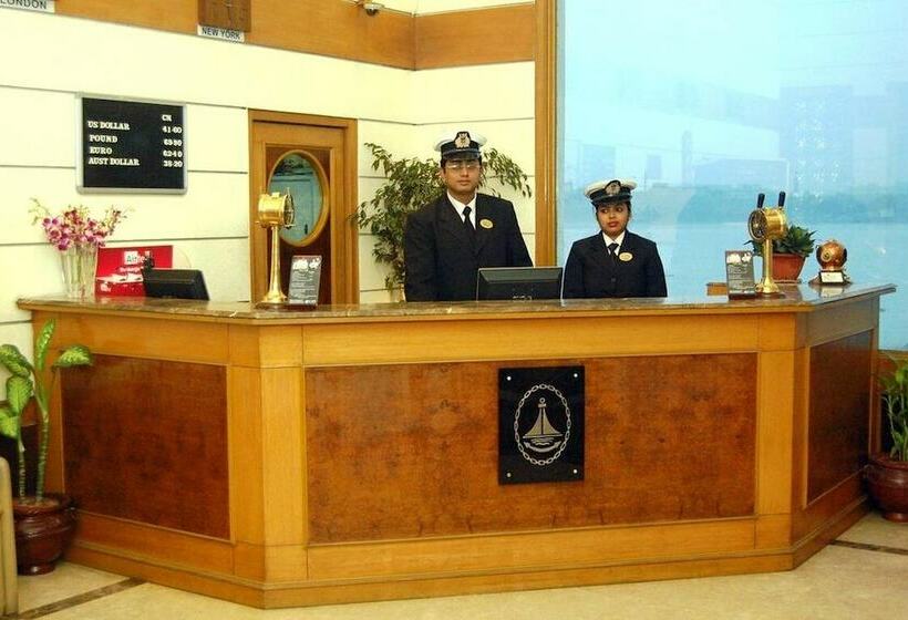 Отель Polo Floatel Kolkata