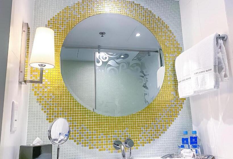 هتل The Luxe Manor