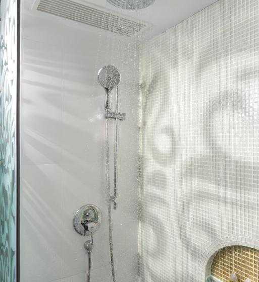 هتل The Luxe Manor