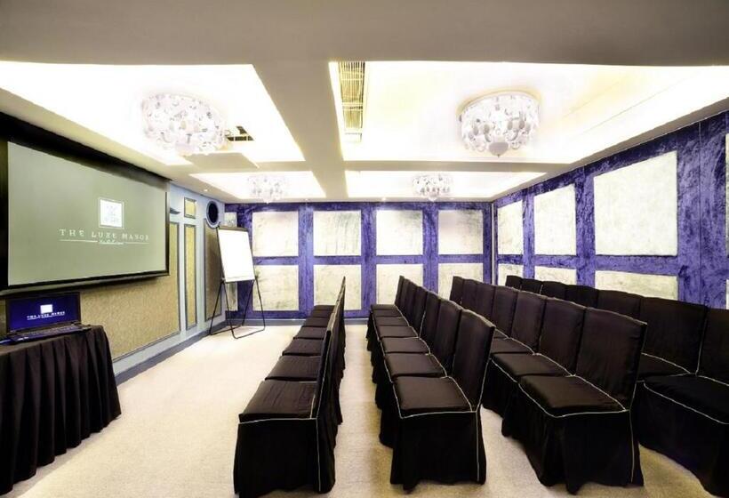 هتل The Luxe Manor