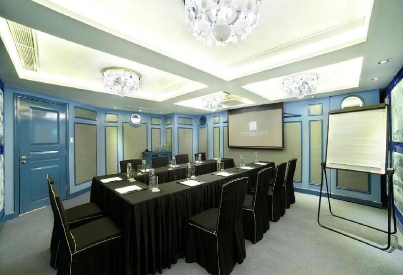 هتل The Luxe Manor