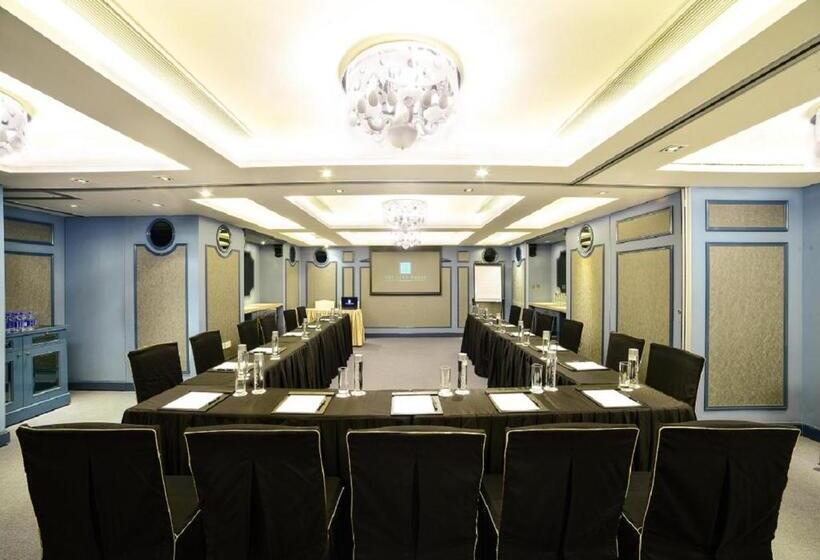 هتل The Luxe Manor