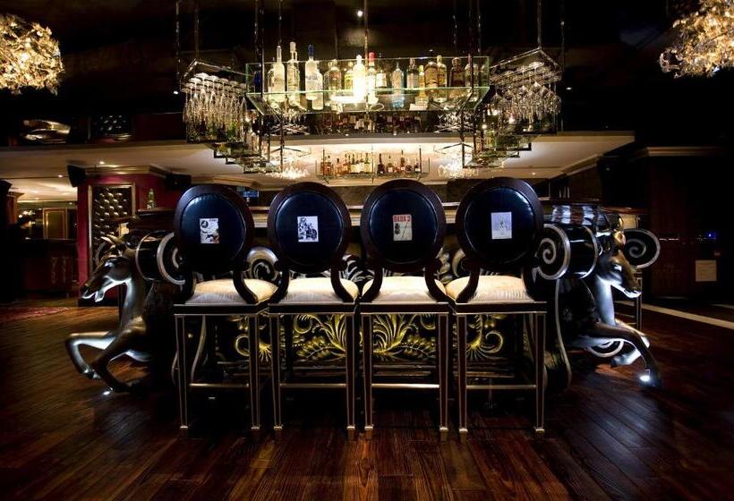 هتل The Luxe Manor