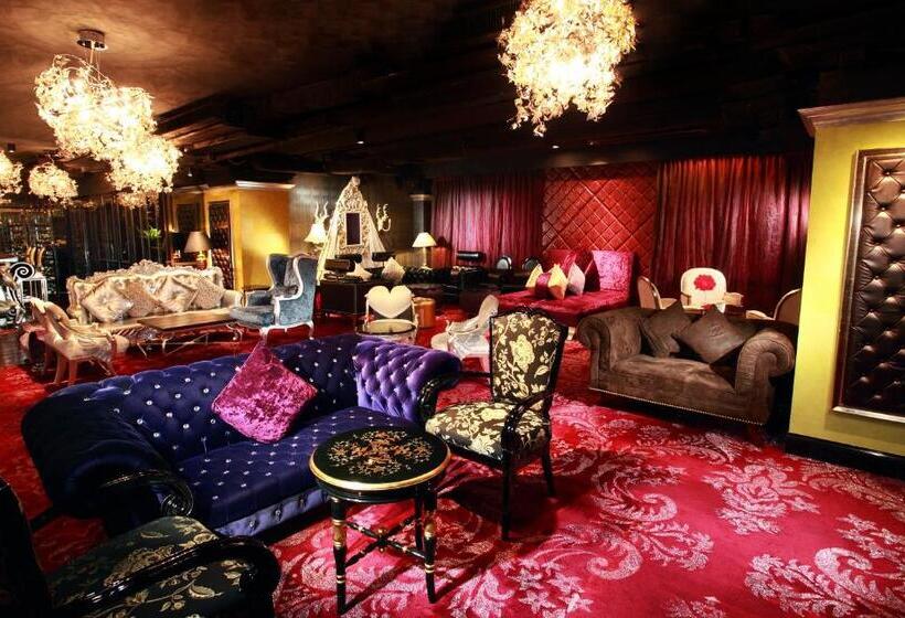 هتل The Luxe Manor