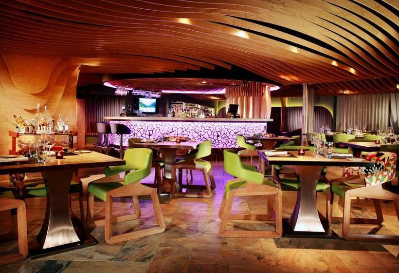 هتل The Luxe Manor