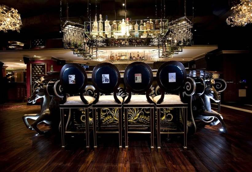 هتل The Luxe Manor