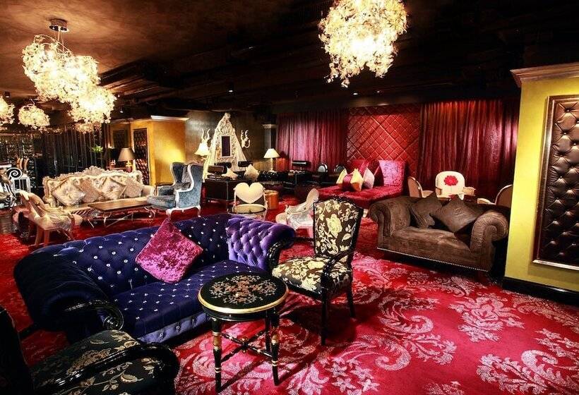 هتل The Luxe Manor