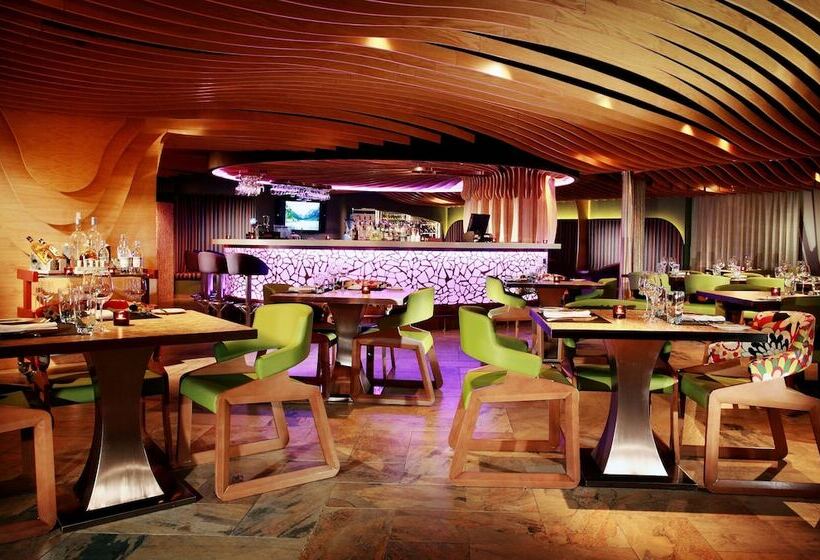 هتل The Luxe Manor