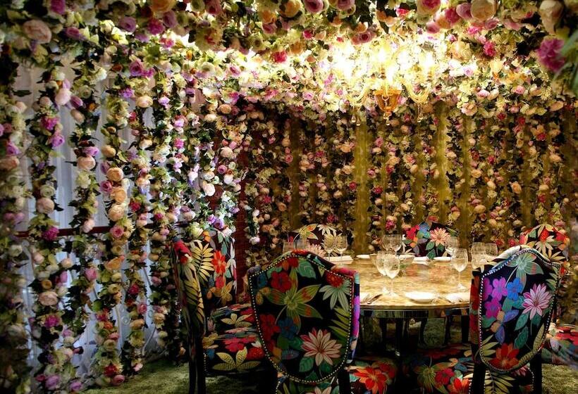 هتل The Luxe Manor