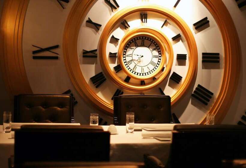 هتل The Luxe Manor