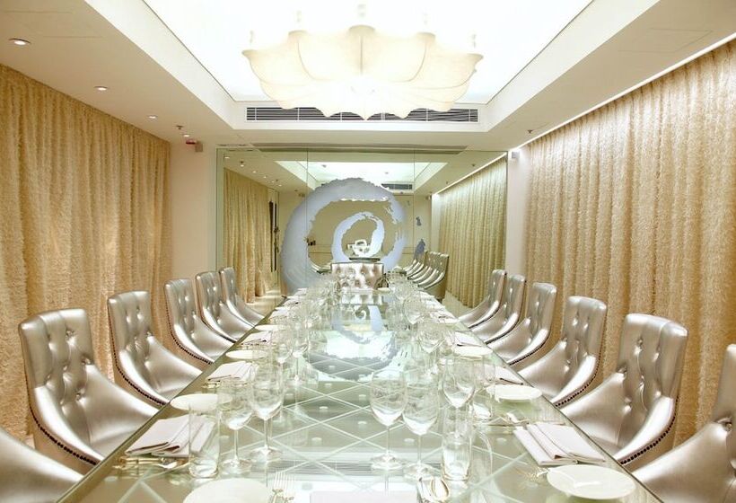 هتل The Luxe Manor