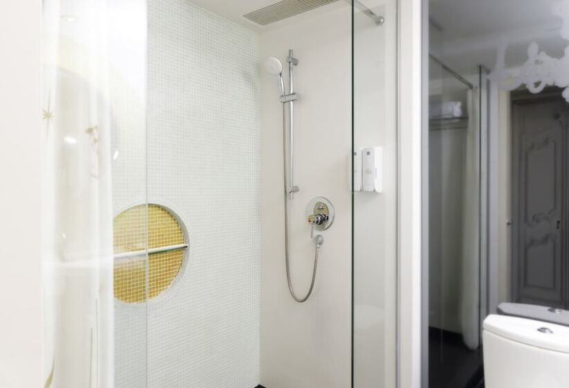 هتل The Luxe Manor