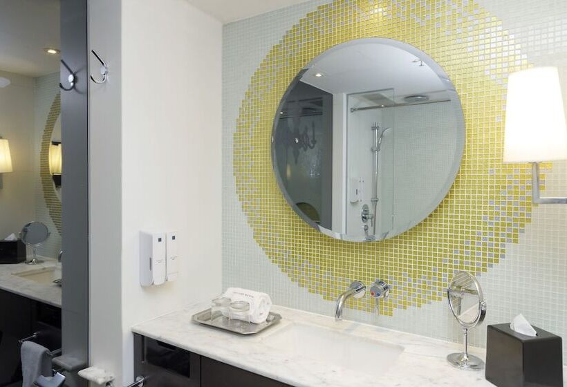 هتل The Luxe Manor