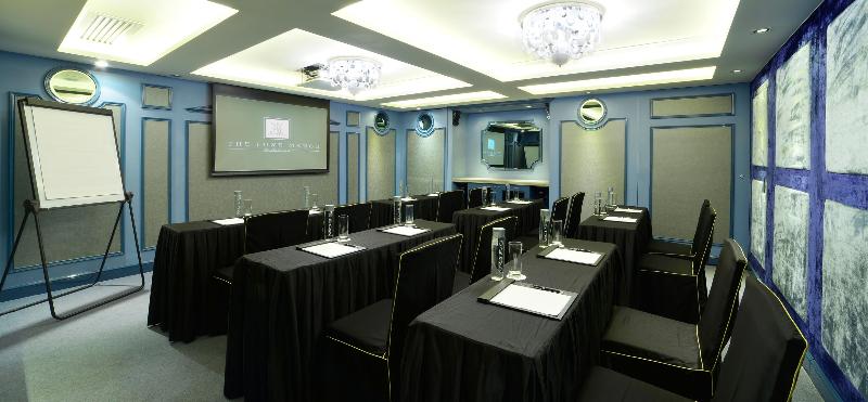 هتل The Luxe Manor