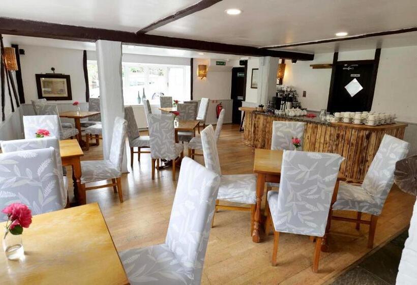 Отель The Mary Arden Inn