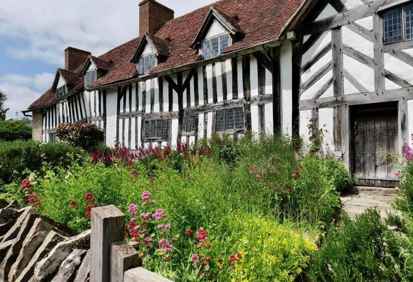 Отель The Mary Arden Inn