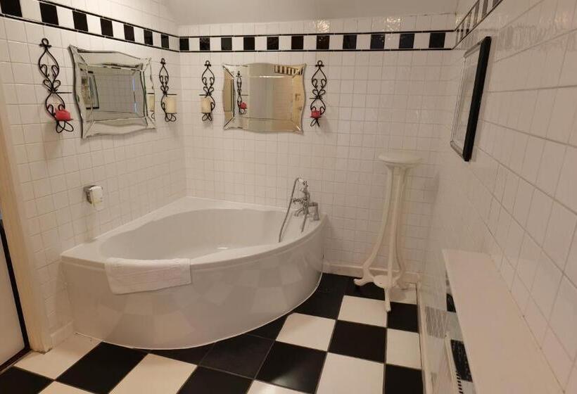 Отель The Mary Arden Inn