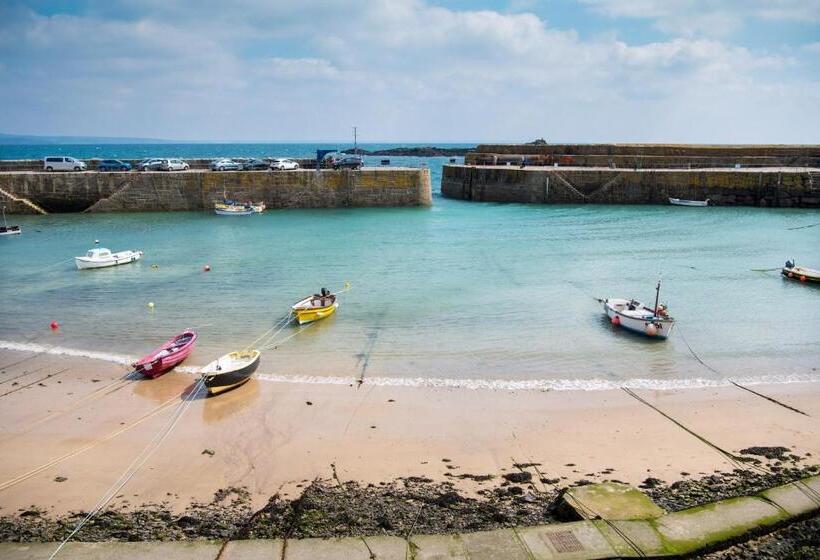 בית מלון כפרי The Ship Inn