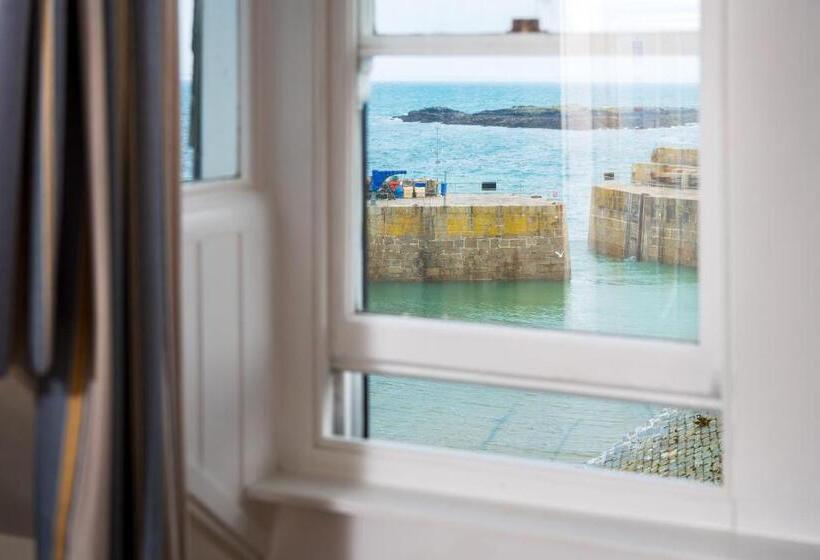 בית מלון כפרי The Ship Inn