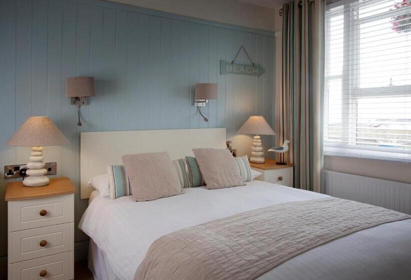 בית מלון כפרי The Ship Inn