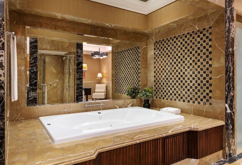 هتل The Westin Dubai Mina Seyahi Beach Resort And Waterpark