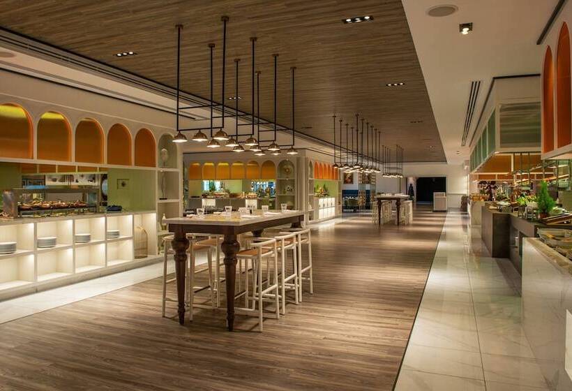 هتل The Westin Dubai Mina Seyahi Beach Resort And Waterpark