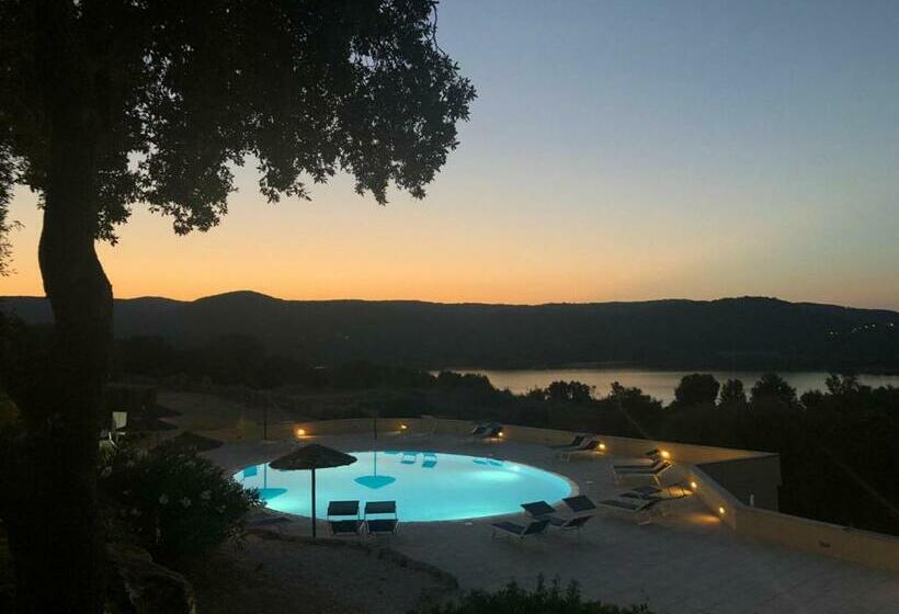 בית מלון כפרי Valkarana Country Relais