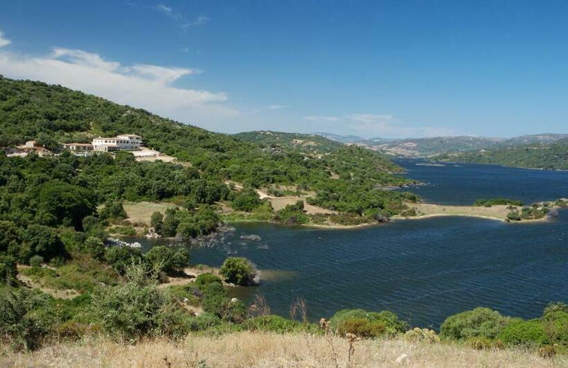 בית מלון כפרי Valkarana Country Relais