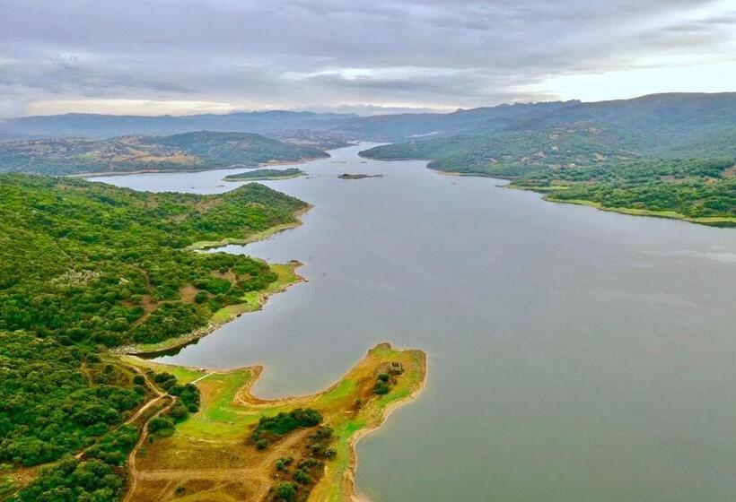 בית מלון כפרי Valkarana Country Relais