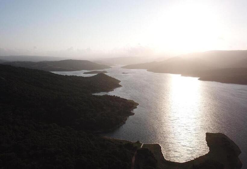 בית מלון כפרי Valkarana Country Relais