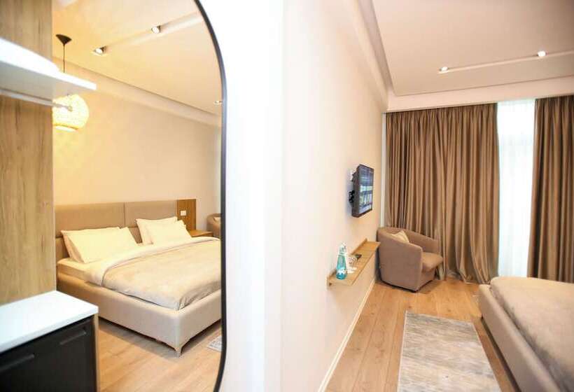 בית מלון כפרי Vlora International