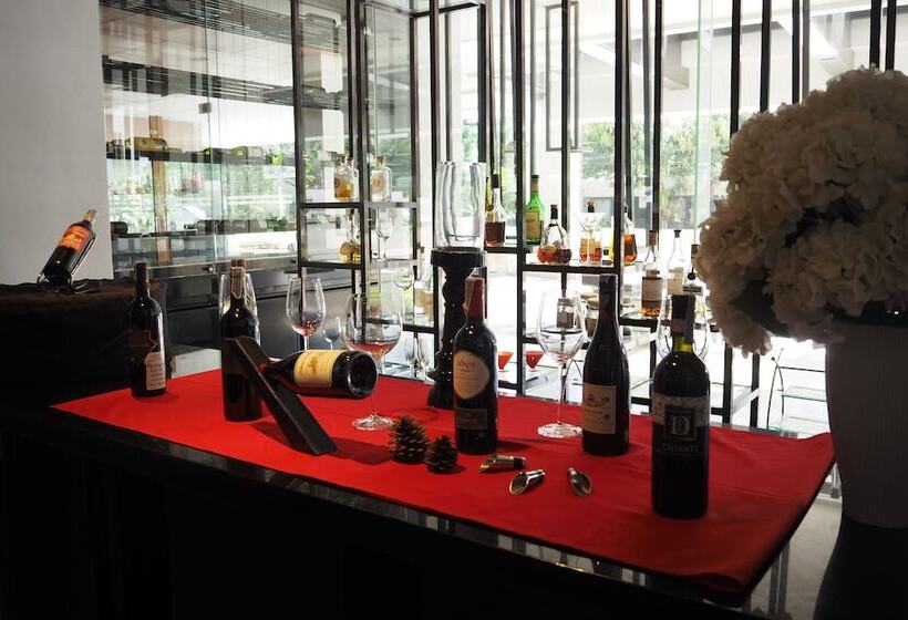 هتل Woodlands Suites Serviced Residences   Sha Extra Plus